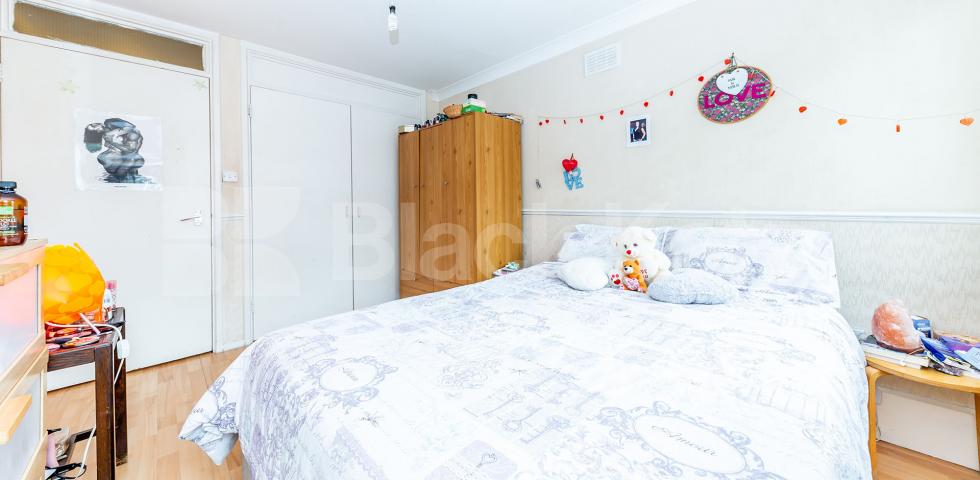 			NEW INSTRUCTION!, 2 Bedroom, 1 bath, 1 reception Flat			 St. Phillips House- Lloyd Baker St., KINGS CROSS WC1X